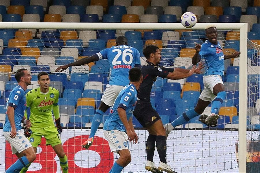 Cae el segundo tanto del Napoli, golazo de Piotr Zielinski