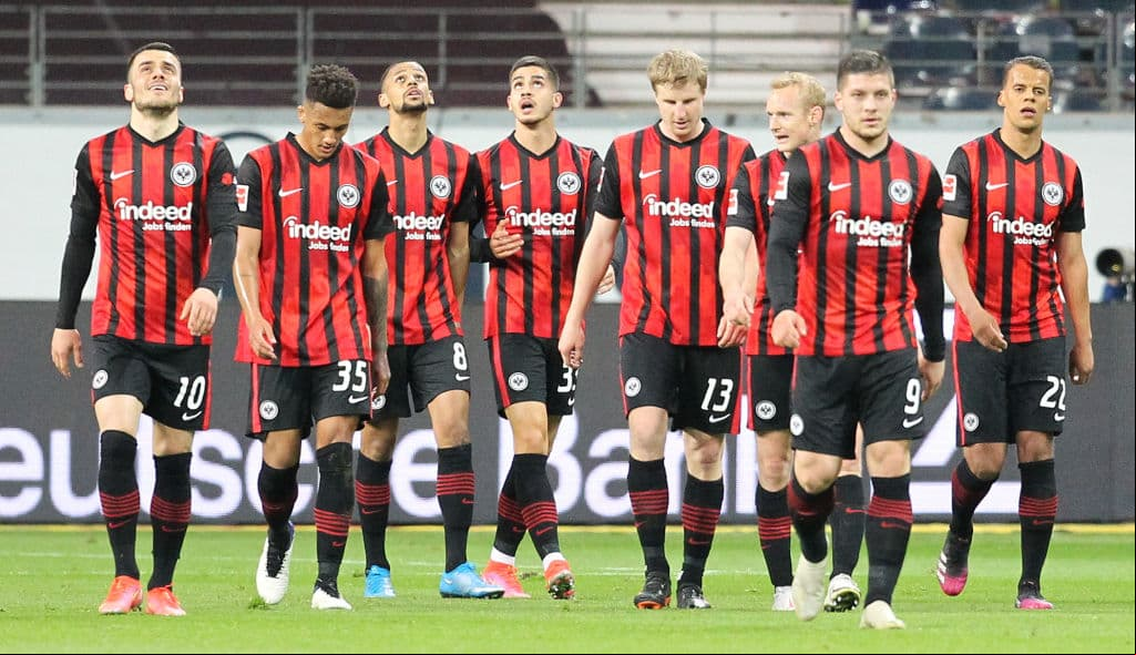 Frankfurt se impone a Augsburg con marcador de 2-0. Los goles a favor del Eintracht fueron por Martin Hinteregger al minuto 37 y André Silva al 58', durante la Jornada 30 de la Bundesliga.