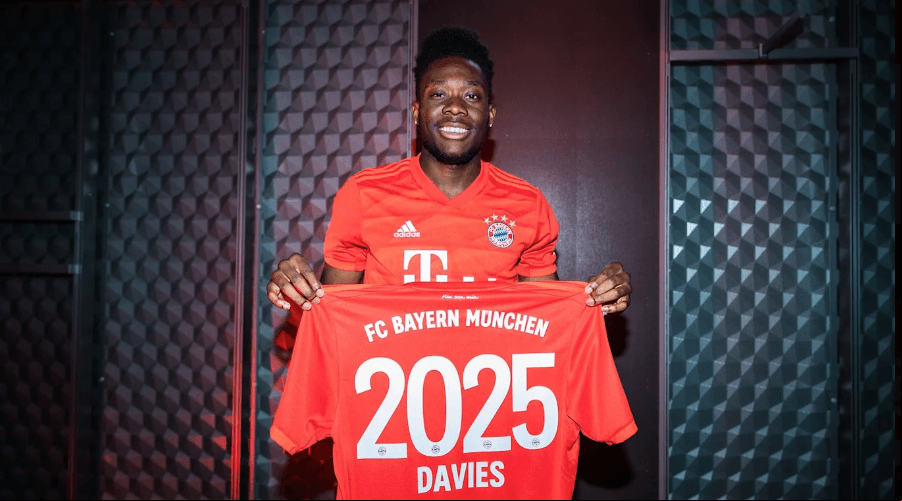 El joven canadiense, nacido en Ghana, se unió al Bayern en 2019.