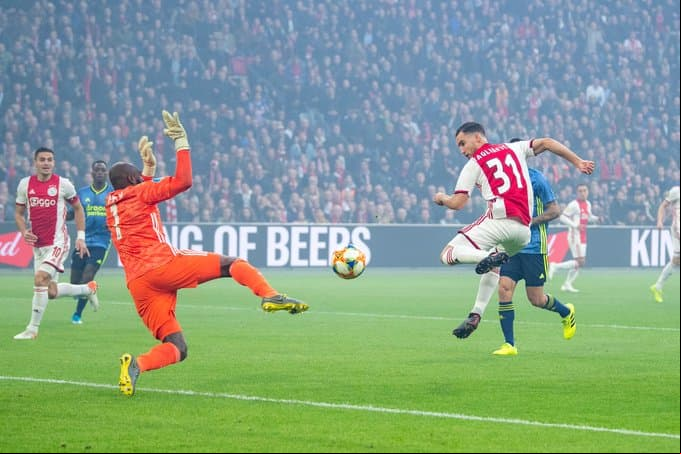 Ajax 4-0 Feyenoord. Ziyech abrió la goleada al minuto 2, Tagliafico, Neres y van de Beek hicieron los tantos del encuentro.