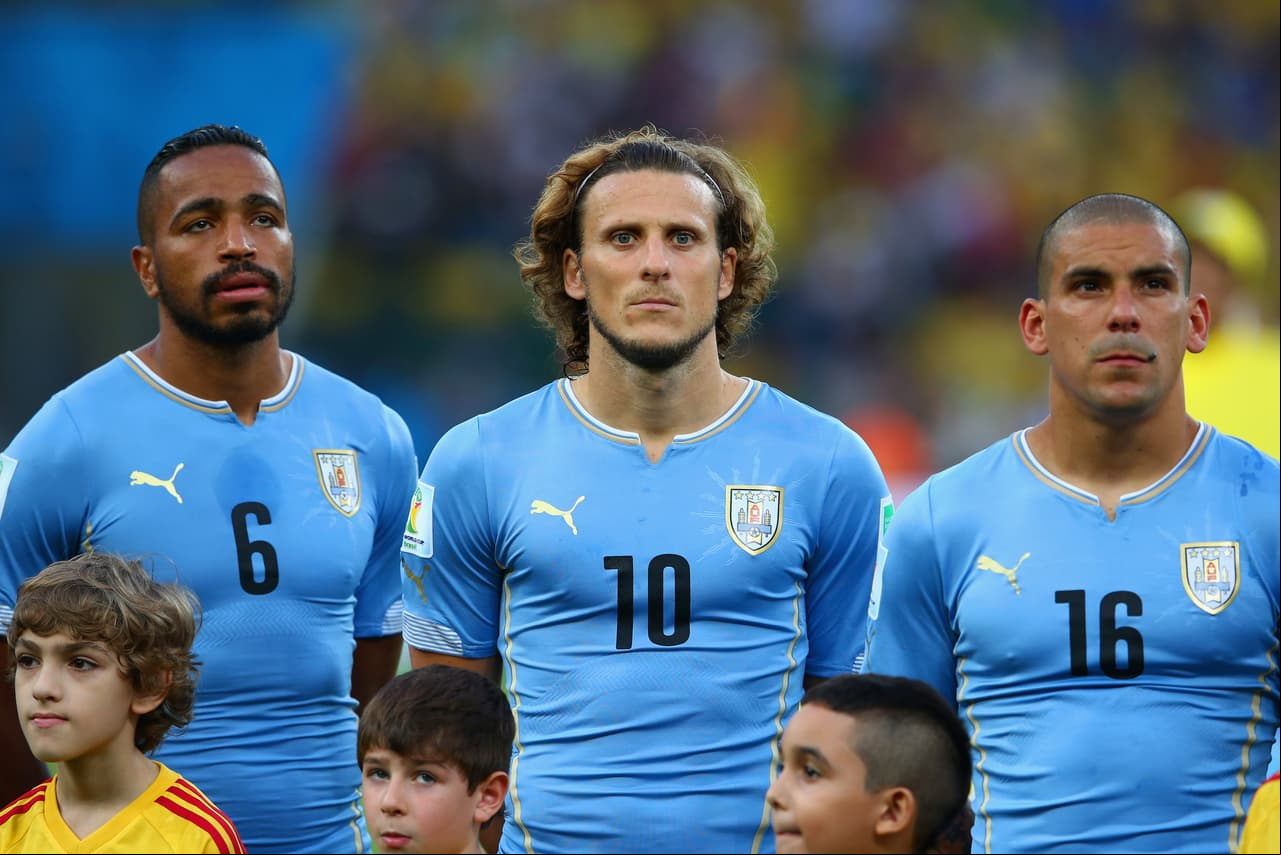 Entre el 2002 y el 2014 jugó 6,450 minutos como seleccionado uruguayo, fue titular en 86 ocasiones, marcó 27 goles y en 2011 ganó la Copa América.