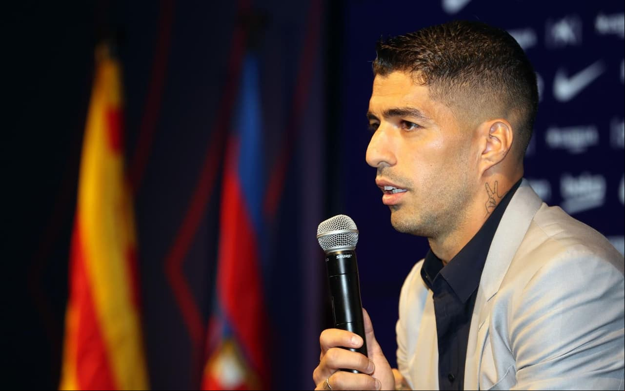 Entre lágrimas y palabras emotivas, el uruguayo se despidió del club al cual perteneció por seis años y siendo el tercer máximo anotador en la historia del Barcelona.