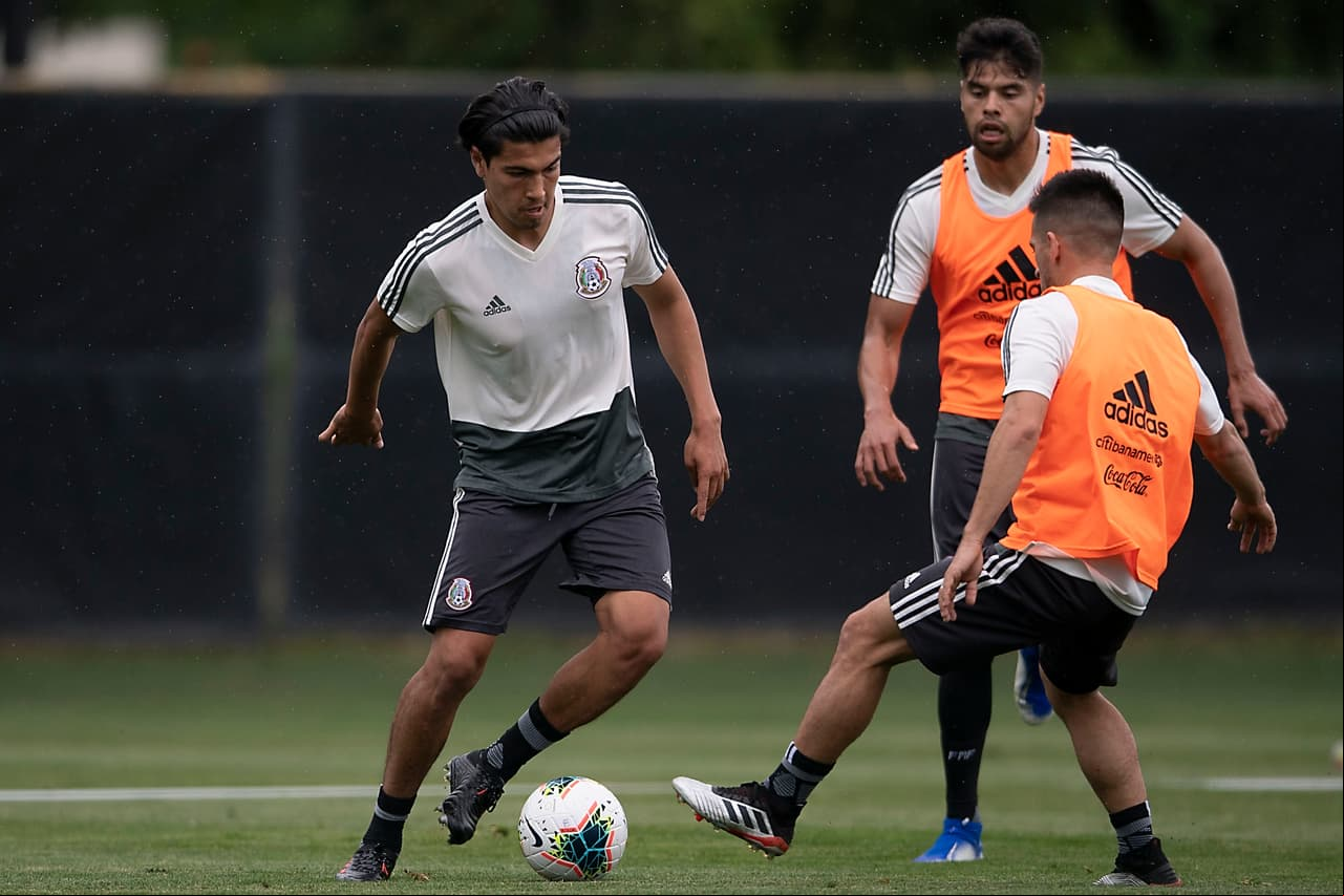 La Selección Mexicana de Fútbol cerró su preparación para enfrentar a Canadá en el segundo compromiso de ambas selecciones en la Copa Oro 2019. Los integrantes del Tricolor realizaron su práctica en las instalaciones de la Universidad de Colorado. Tuvieron una parte de entrenamiento táctico, físico y al final, recreativo, con la finalidad de llegar con buena 'puesta apunto' para el duelo de este miércoles en Denver.