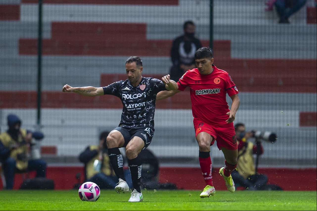 Alex Zendejas adelantó a Necaxa al minuto 52 y Toluca no se trada en reaccionar y empatan el encuentro al minuto 56.