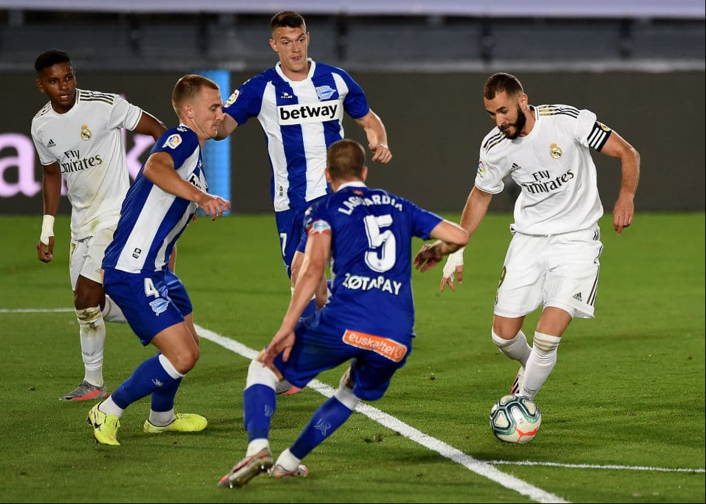 Con este resultado, los de Zidane están más cerca de conseguir otro título de Liga, mientras que el Alavés tendrá que seguir en su pesadilla ante el aún posible descenso del futbol español.