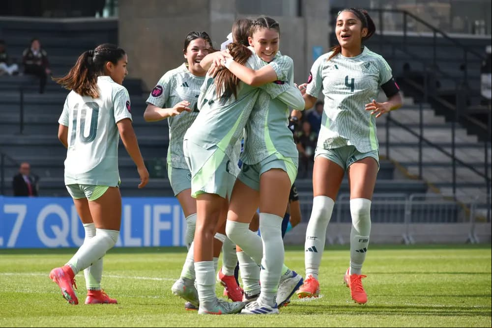 México golea a Costa Rica y asume liderato de Grupo A