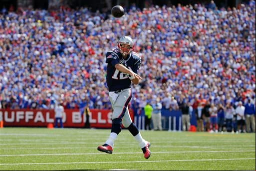 Los Buffalo Bills no pudieron contender a la poderosa ofensiva de los New England Patriots y perdieron en casa 40-32. Checa las mejores imágenes de este duelo.