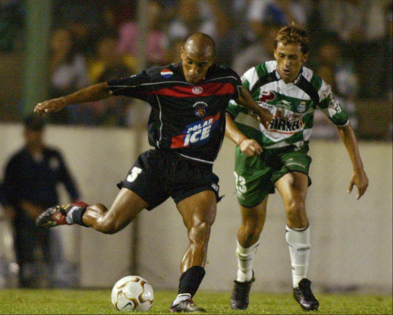 A partir de 2004 México tendría sus boletos directos al certamen y ahora solo habría duelos entre mexicano y venezolanos en fase de grupos como en la edición 2004 con Santos y Caracas con triunfo para los laguneros 0-1 de visita y 3-1 en la vuelta.
