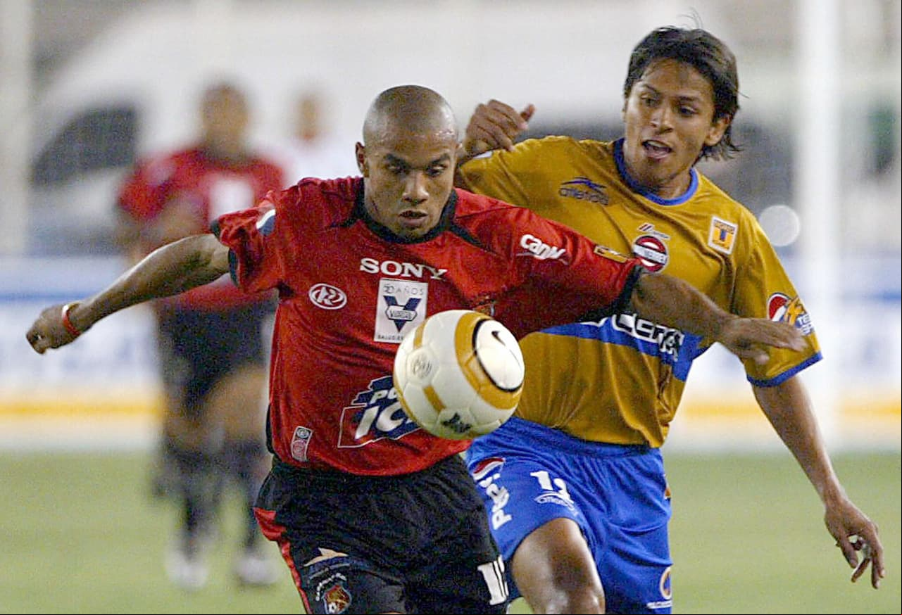 En la edición del 2005, Tigres y Caracas compartieron el Grupo 6 y en ambos duelos los felinos mexicanos se impusieron por 3-1 en Monterrey y 2-5 en la capital vinotinto.