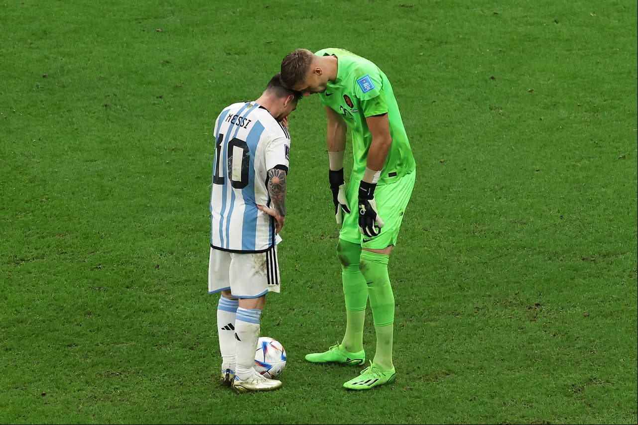 Argentina y Holanda se enfrentaron en tiempos extra y definieron en tanda de penaltis el pase a las semifinales donde la albiceleste consigue el boleto mientras que los Paises Bajos se convierten en el primer equipo que los pamperos eliminan en instancia de tiros de castigo.