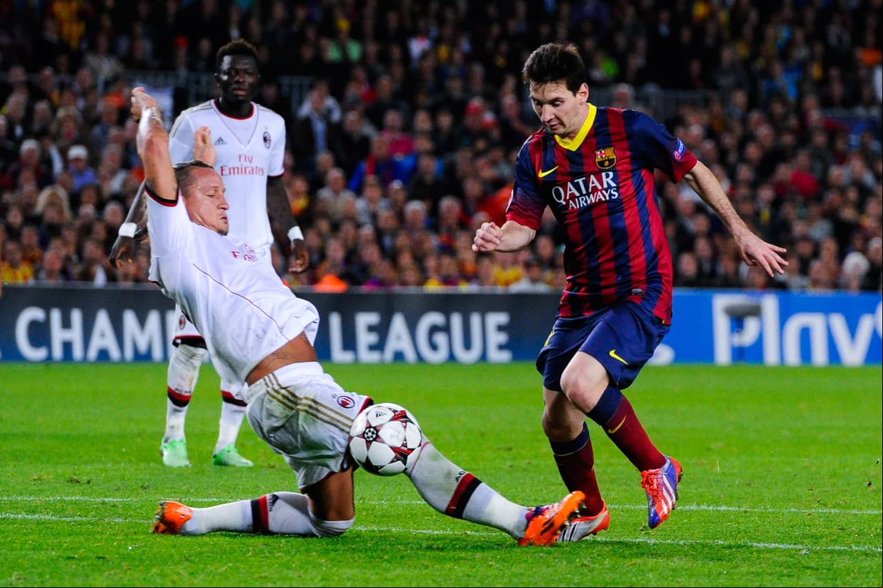 La primera fue contra el Barcelona, el conjunto rossonero ganó como local 2-0 pero en la vuelta los azulgranas le meterían una goleada de 4-0 a los italianos que no pudieron ni meter las manos.