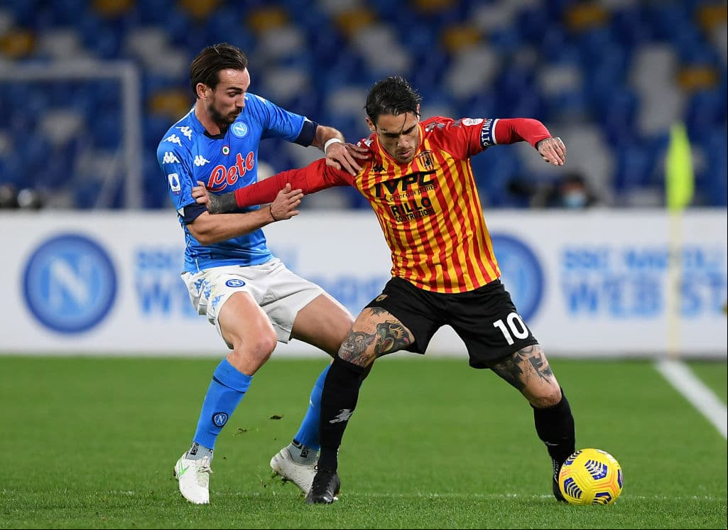 Napoli derrota al Benevento 2-0 y sigue como sexto en la tabla. Con goles de Dries Mertens (34´) y Matteo Politano (66’), los de Gattuso embolsan otra victoria. Koulibali salió del partido expulsado al minuto 81, durante la Jornada 24 de la Serie A. El mexicano Hirving Lozano sigue ausente por lesión.