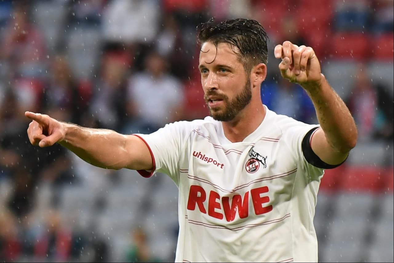 Bayern Munich suma su primera victoria en la Bundesliga sobre Koln. Ya en la segunda mitad, Robert Lewandowski abrió el marcador (50') y Serge Gnabry marcó doblete en el encuentro (58', 71'). Para los visitantes, Anthony Modeste marcó al 60', y enseguida cayó el de Mark Uth al 62'.