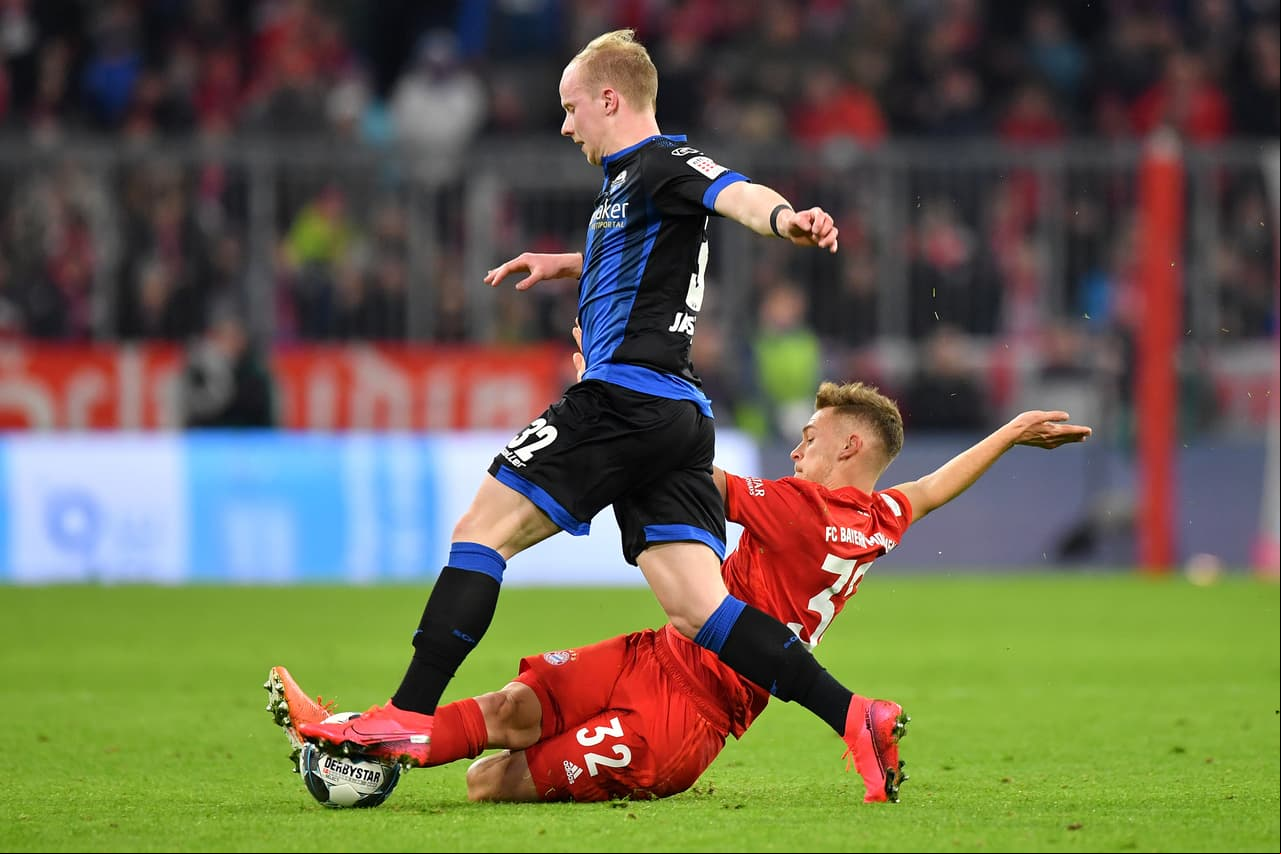 Gnabry (25’) abrió el marcador y Srbeny (44’) empató el partido. Lewandowski apareció para darle vuelta, pero Michel (75’) lo volvería a igualar. Al 88’ Lewandowski anotó el tercero que le dio la victoria a los de casa.