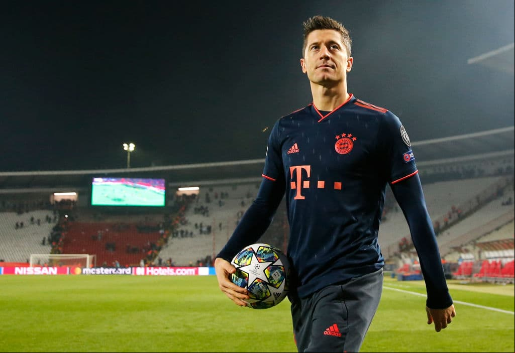 Robert Lewandowsky del Bayern Munich. Es la primera vez que este jugador forma parte del equipo del año.