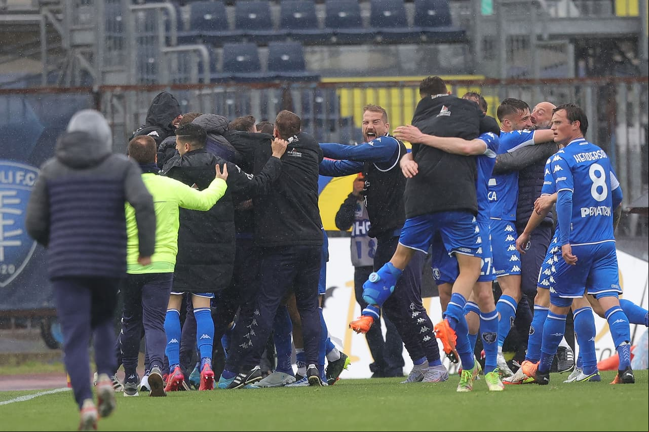 Napoli cae con épica remontada a pesar de asistencia de Chucky
