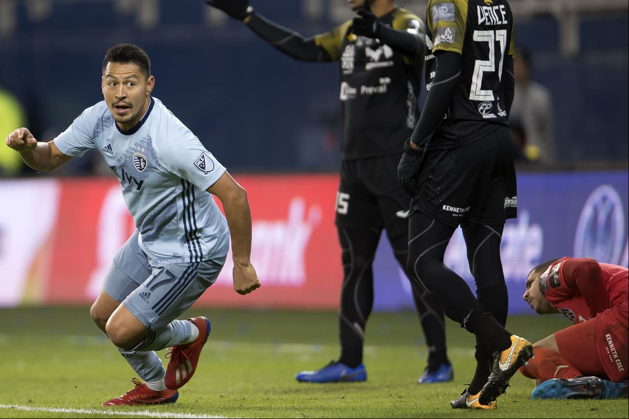 Y a los 81 minutos, luego de haberle hecho una grieta a la defensa del Independiente, el Sporting KC marcó el 2-0 para relajarse luego de lo sufrido.
