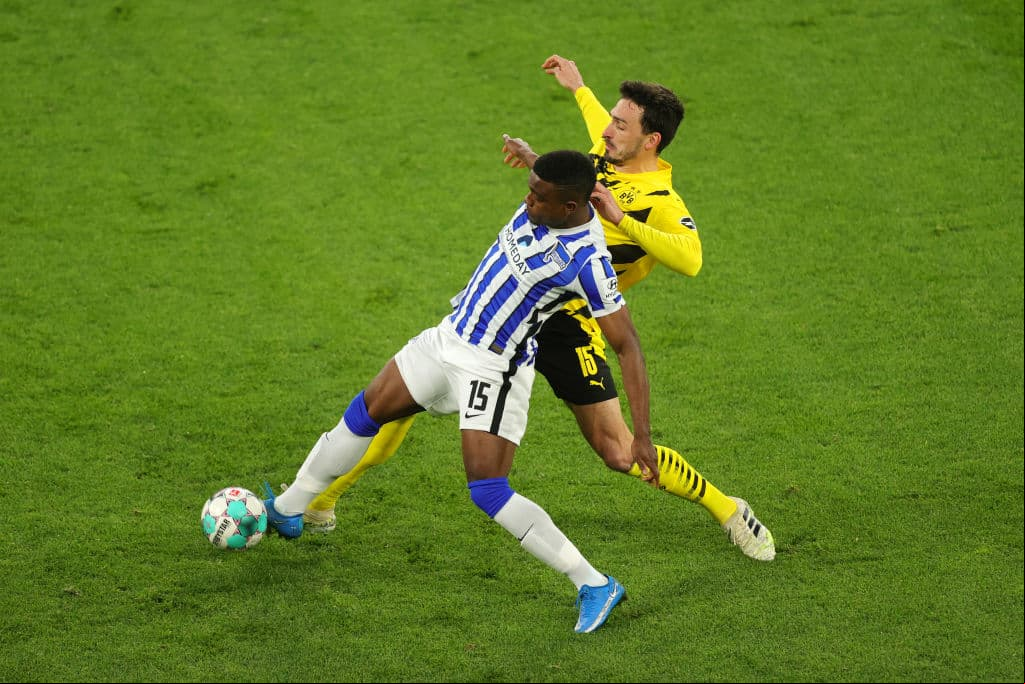 Los goles de julian Brandt (54') y Youssoufa Moukoko (90+1'), El Dortmund vence 2-0 al Hertha Berlin y toman la quinta posición de manera momentánea.