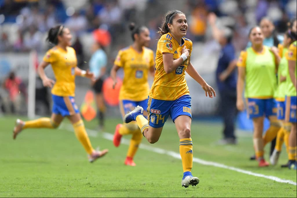 Lizbeth Ovalle de Tigres, con tan solo 20 años ya lleva acumulados 24 goles en 54 partidos disputados de la Liga MX Femenil y jugó la pasada final contra las Rayadas, donde quedaron en segundo lugar. Con un lugar en la selección mexicana, definitivamente es jugadora a seguir.