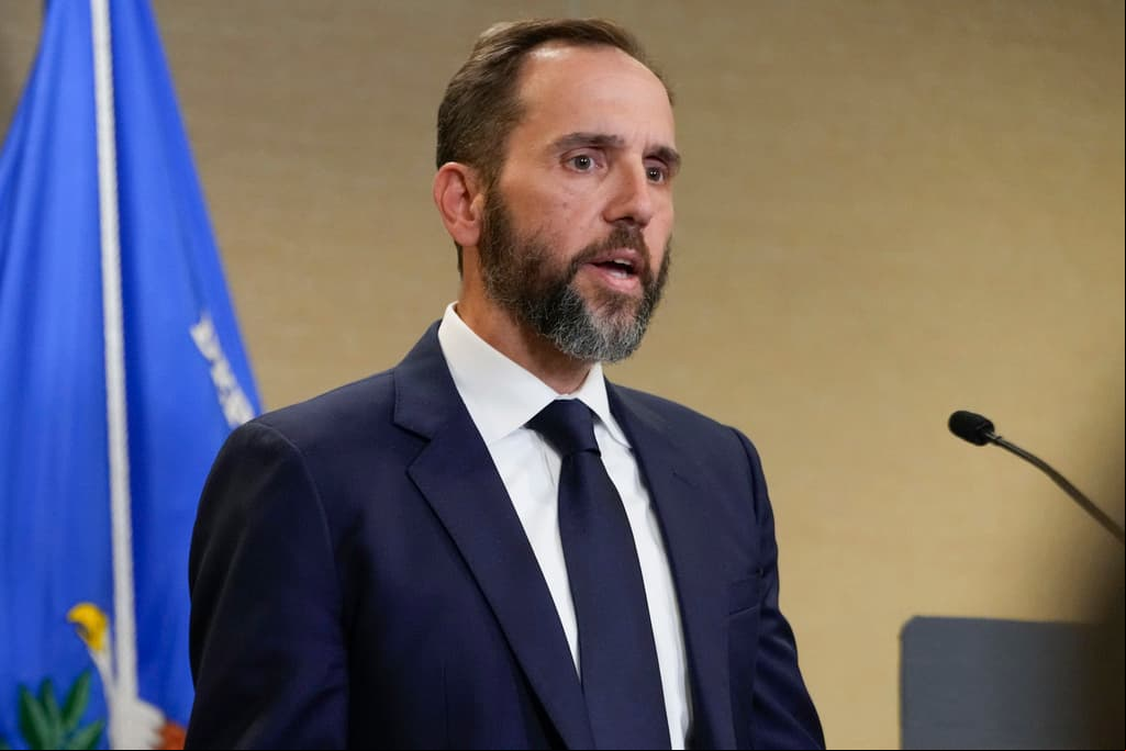 El fiscal especial Jack Smith presenta nueva imputación revisada contra Donald Trump en el caso por subversión electoral