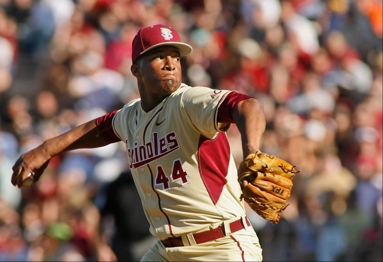 <b>Jameis Winston | QB Tampa Bay Buccaneers </b>
<br>
<br>
<b>Draft de béisbol:</b> Winston fue seleccionado en la ronda 15 por los Texas Rangers en 2012. 
<br>
<br>
<b>Draft de la NFL:</b> Fue la selección número 1 global del Draft 2015 de los Tampa Bay Buccaneers. 
<br> 
<br>
<b>Recuento:</b> En la preparatoria, Winston era un jugador de béisbol de cierta fama en Alabama e incluso se desempeñó como cerrador y bateador designado para el equipo de béisbol de alto rango del estado de Florida en 2014.