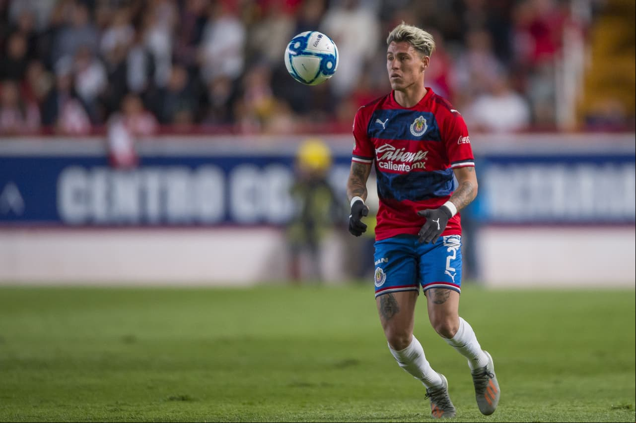 Cristian Calderón de Chivas, aumentó su valor 2.28 millones de dólares. De 2.28 millones de dólares aumentó a 4.56 millones de dólares.