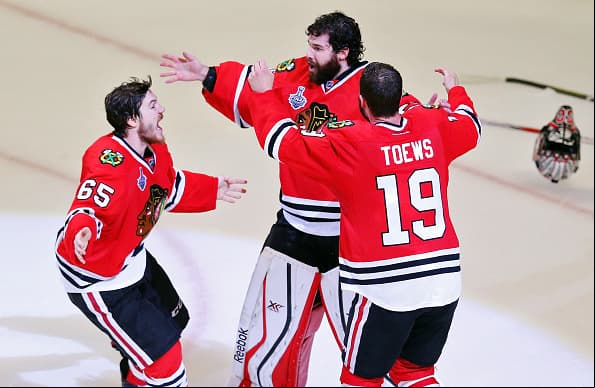 Desde el 1938 los Chicago Blackhawks no ganaban en su propia casa. Este es el tercer título en seis años
