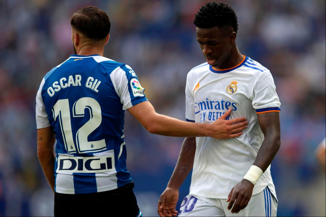 El Espanyol se impone ante el Real Madrid con marcador de 2-1 en la octava jornada de La Liga. Raúl de Tomás abrió el marcador al 17’, seguido de Axel Vidal en el minuto 60’, sin embargo Karim Benzemá se encargó de darle el único tanto al club merengue al 71’.