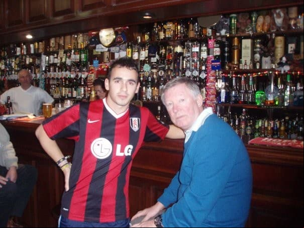 Sir Alex Ferguson istró un pub al que nombró ‘Fergie’, con un bar en la parte de abajo nombrado ‘Elbow Room’, en memoria a su estilo físico como jugador.