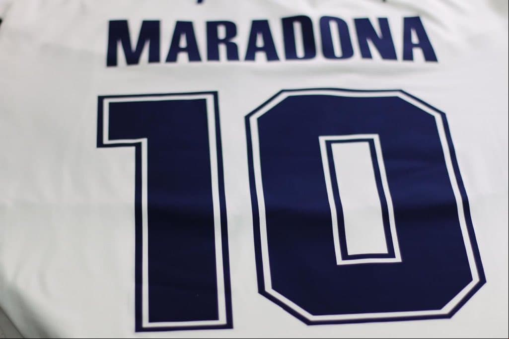 Maradona y su distintivo dorsal 10.