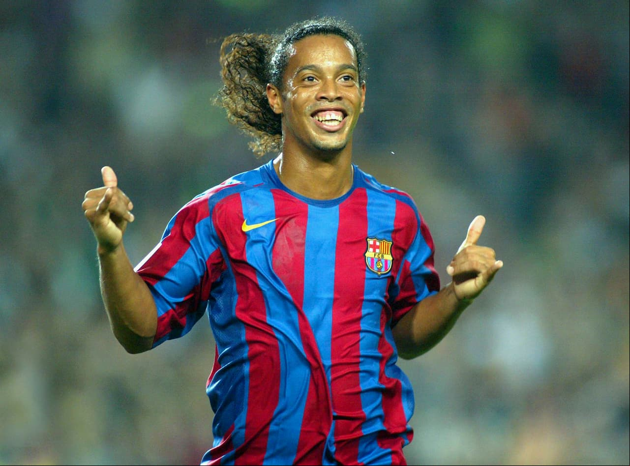 A Ronaldinho su talento lo hizo uno de los más queridos por el mundo del fútbol, pero esa sonrisa gigante no sería de tanto agrado si no fuera la de un crack. Sus dientes le juegan la mala pasada.